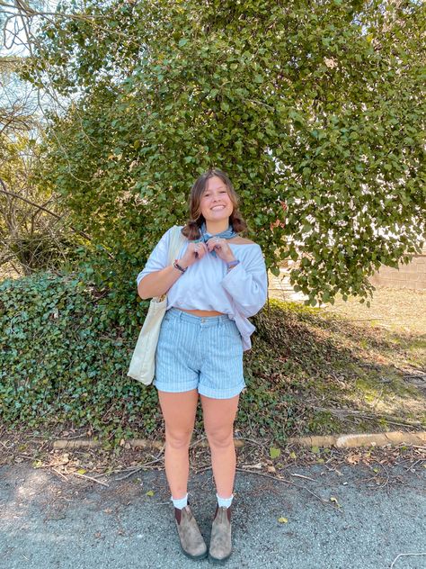 Shorts With Blundstones, Blundstone Outfit Shorts, Summer Outfits With Blundstones, Overalls And Blundstones, Blundstones With Shorts, Summer Blundstone Outfit, Blundstone Outfit Summer, Summer Granola Outfit, Blundstone Outfit