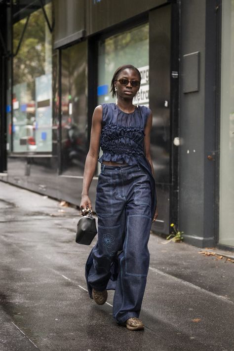 Best Street Style Day 2 Of PFW SS25 - Essence | Essence Yoon Ahn Style, Sprezzatura Women, Pale Blue Dresses, Red Midi Skirt, Minimalist Street Style, Tan Trench Coat, Red Midi, Knit Sweaters, Best Street Style