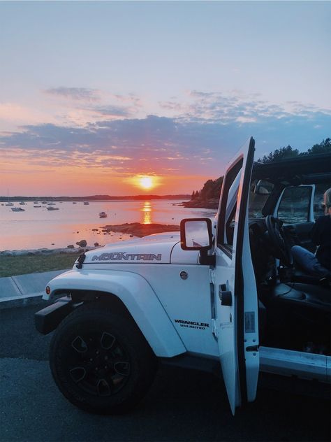 @kendalneumeyer 💫⭐️ follow!! Wrangler Aesthetic, Jeep Wrangler Aesthetic, Jeep Photos, White Jeep, Dream Cars Jeep, Kid Friendly Travel Destinations, Kid Friendly Trips, Summer Goals, Jeep Life