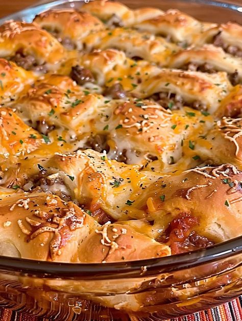 Italian Beef Crescent Roll Casserole, Casseroles With Croissants, Italian Croissant Casserole, Sausage And Crescent Roll Casserole, Italian Crescent Rolls, Italian Crescent Roll Casserole, Recipes With Crescent Dough Sheets, Beef Crescent Roll Recipes, Italian Crescent Casserole