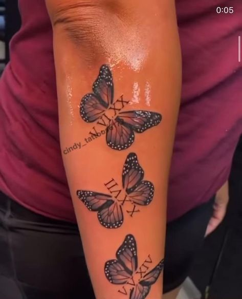 Tattoo Ideas For Female, Tattoos Henna, Girl Neck Tattoos, Tattoo Artist Tattoo, Hand Tattoos For Girls, Girl Arm Tattoos, Cute Hand Tattoos, Pretty Hand Tattoos, Butterfly Tattoos For Women