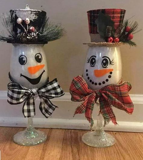 Christmas Wine Glasses Diy, Wine Glass Christmas Crafts, Whimsical Snowman, Snowman Crafts Diy, Christmas Wine Glasses, Dollar Store Christmas Crafts, Christmas Decorations Diy Crafts, Christmas Crafts To Sell, Snowman Decor