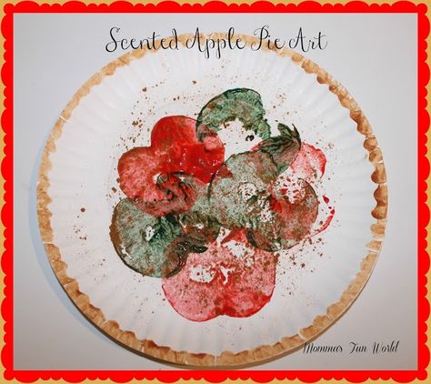 Pie Day - Scented Apple pie paper plate art. Fun way to teach sense of smell for little ones. Apple Pie Craft, Crafts With Paper Plates, Preschool Apples, Apple Stamping, Pie Craft, Paper Plate Art, Crafts With Paper, Pie Art, Fall Themes