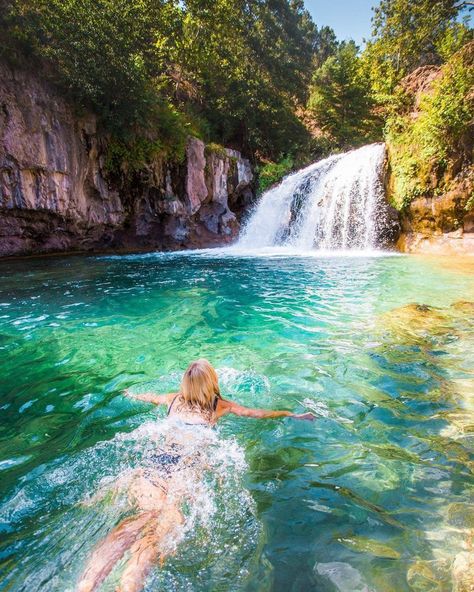 21 Must-See Waterfall Hikes in Arizona • Territory Supply Arizona Honeymoon, Arizona Waterfalls, Hikes In Arizona, Fossil Creek, Arizona Adventure, Arizona Vacation, Arizona Photography, Arizona Road Trip, Arizona Hiking