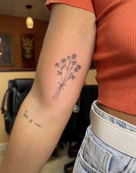 Bouquet Tattoo, Petite Tattoos, Classy Tattoos, Cute Tattoos For Women, Discreet Tattoos, Dainty Tattoos, Subtle Tattoos, Baby Tattoos, Family Tattoos