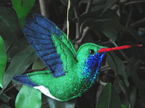 Felt Hummingbird, Bird Diy, Felt Birds Ornaments, Hummingbird Ornament, Felt Crafts Christmas, Felt Ornament, Bird Crafts, Felt Embroidery, Diy Felt