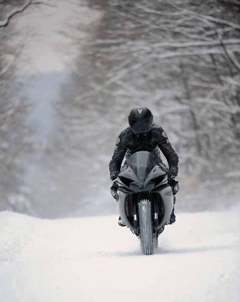 snow Bike Aesthetic, Custom Sport Bikes, Sports Car Wallpaper, Motorcycle Aesthetic, Motorcycle Wallpaper, Winter Riding, Bike Photoshoot, Cool Car Drawings, Biker Love