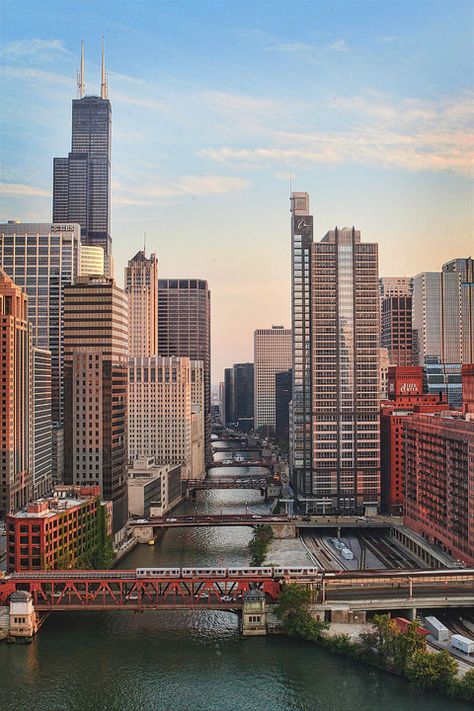 Chicago is one of my favorite places in this country of ours. I would love to live there one day!! Nova Orleans, Chi Town, Tall Buildings, Chicago River, Chicago Travel, My Kind Of Town, Chicago City, Chicago Skyline, Windy City