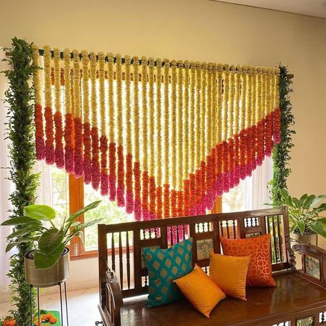 Desi Bridal Jewelry, Wedding Home Decor Ideas, Floral Decor Ideas, Floral Backdrop Wedding, Haldi Ceremony Decorations, Wedding Floral Decor, Colorful Flowers Arrangements, Home Flower Decor, Magical Decor