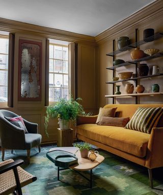 Home Interior Colors, Best Living Room Ideas, Fall Color Schemes, Modern Family Home, Family Lounge, Wall Colours, Yellow Sofa, The Burrow, Interior Colors