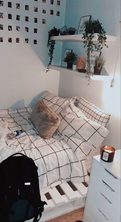 Grid Bedding, Cute Bedroom, Aesthetic Bedroom Ideas, Makeover Bedroom, Dekorasi Kamar Tidur, Pinterest Room Decor, Preppy Room Decor, Pretty Bedroom, Room Goals