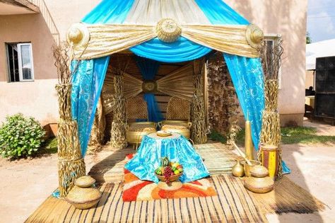 Wedding Canopy Decorations, Benin Wedding, Bride Groom Table, Nigerian Traditional Wedding, Wedding Canopy, Wedding Ceremony Traditions, African Traditional Wedding, Desi Wedding Decor, Traditional Wedding Decor