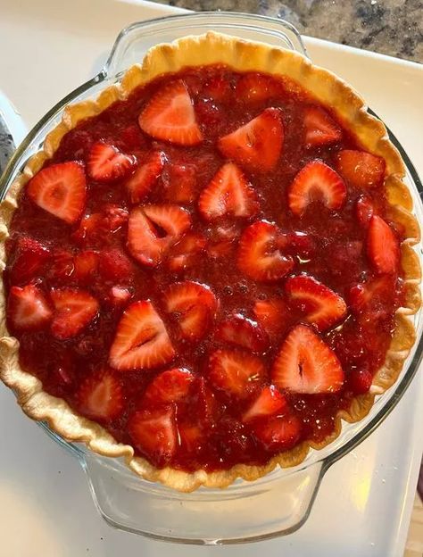 Old Fashioned Strawberry Pie – Page 2 – 99easyrecipes Shoneys Strawberry Pie, Strawberry Pie Recipe, Frozen Pie Crust, Fresh Strawberry Pie, Strawberry Pie Filling, Frozen Pie, Southern Dishes, Dessert Toppings, Strawberry Pie