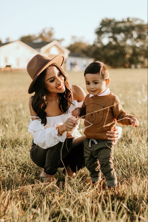 Single Mom Photography, Toddler Boy Pictures, Toddler Family Photos, Fall Photoshoot Family, Son Pictures, Mom Photography, Mother Son Photos, Moms Photography, Toddler Pictures