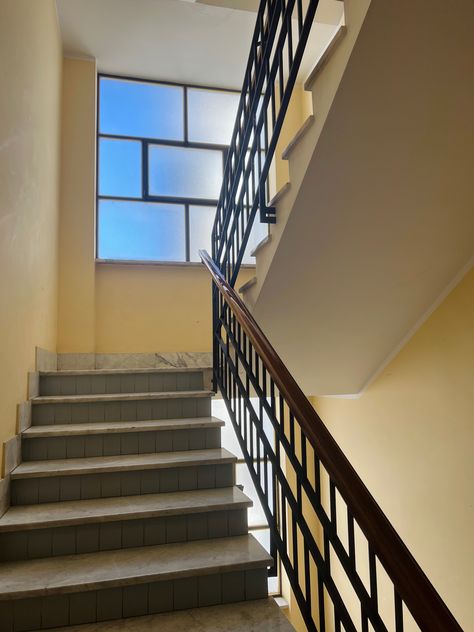 Apartment Staircase Entrance, Apartment Hallway Aesthetic, Apartment Building Staircase, Dc Shifting, Apartment Staircase, Apartment Building Hallway, Russian Apartment, Outside Apartment, Apartment Stairs