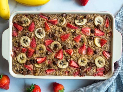 Strawberry Banana Baked Oatmeal | 12 Tomatoes Cheesecake French Toast, Banana Baked Oatmeal, Banana French Toast, Overnight Breakfast Casserole, Breakfast Casseroles, 12 Tomatoes, Just Bake, Tasty Healthy, Biscuits And Gravy