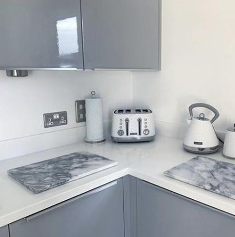 White N Grey Kitchen, Kitchen Decor Grey And White, Grey And White Kitchen Decor Ideas, Grey Kitchen Ideas Decor, Grey Kitchen Appliances, Grey And White Kitchen Decor, Grey Kitchen Ideas Modern Gray, Grey Kitchen Ideas Modern, Kitchen Cabinets Black And White