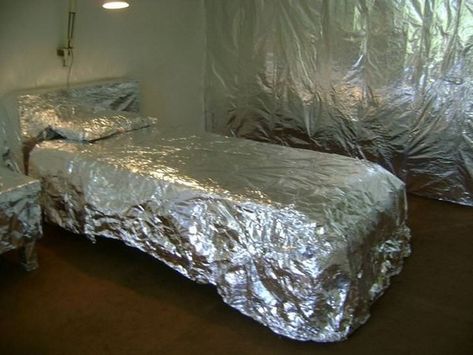 People Are Collecting Pics Of Beds With Threatening Auras, And Here Are 48 Of The Best Ones Bed Humor, Weird Beds, Aura Photo, Weird Furniture, Dreamy Bed, Weird Images, Practical Jokes, Italian Food, Cabinet Design