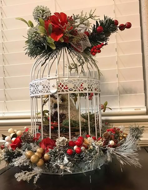 Christmas Birdcage Decor Ideas, Birdcage Christmas Decor, Bird Cage Christmas Decor Ideas, Christmas Birdcage Ideas, Christmas Bird Cage, Centerpieces For Christmas, Birdcage Ideas, Birdcage Centerpiece, Christmas Lanterns Diy