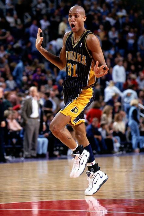 Reggie Miller Indiana Basketball, Best Nba Players, Reggie Miller, I Love Basketball, Shooting Guard, Vintage Basketball, Basketball Photography, Basketball Star, Nba Legends