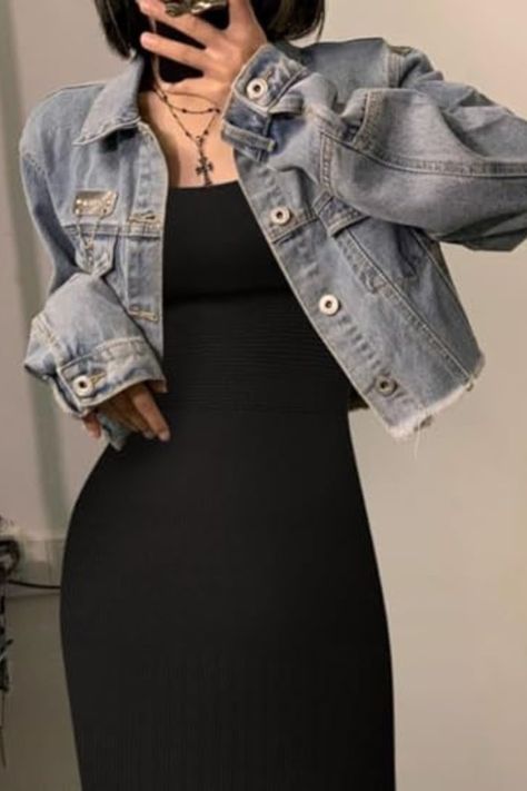 Discreet Long Maxi Dress - Date Night Beauty Maxi Dress And Jean Jacket Outfit, Maxi Dress Denim Jacket, Rainy Summer Day Outfit, Denim Jacket Crop, Short Black Bob, Black Bob Haircut, Rainy Summer Day, Fashion Styling Tips, Girly Summer Outfits