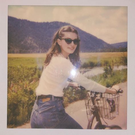 Diana Silvers on Instagram: “america’s sweetheart” Diana Silvers, Rory Gilmore, + Core + Aesthetic, New People, Gilmore Girls, Film Photography, Photo Inspiration, Photography Inspiration, Vision Board