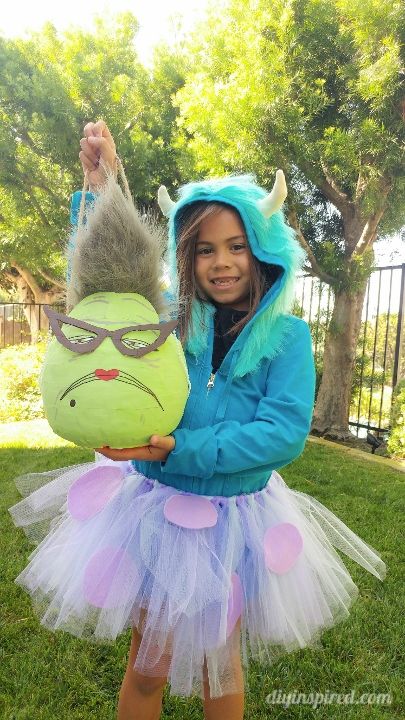 Monsters Inc Roz Trick or Treat Pail - DIY Inspired Cousin It Diy, Ursula Halloween Costume, Monsters Inc Roz, Diy Paper Christmas Ornaments, Ursula Halloween, Monsters Inc Halloween, Sully Costume, Boo Costume, Cousin It