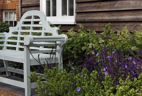 lutyens bench repeat the theme and colour of the obelisks in this sevenoaks, kent front garden by greencube Lutyens Bench, Contemporary Garden Design, Topiary Garden, Front Patio, Coach House, Contemporary Garden, Exterior Ideas, House Garden, Garden Bench