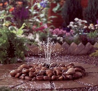 Pebble Garden, Diy Pond, Diy Garden Fountains, Pool Water Features, Vintage Gardening, Sensory Garden, Backyard Water Feature, Pond Design, Water Features In The Garden