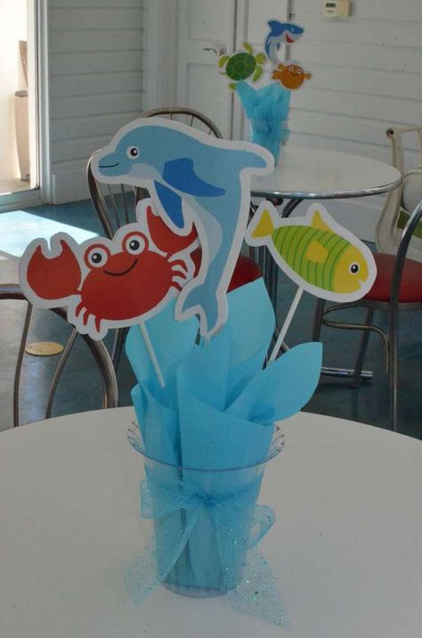 Ocean Friends Under the Sea |Party Printables by That Party Chick visit www.thatpartychick.net Under The Sea Table Centerpieces Diy, Under The Sea Centerpiece Ideas, Kids Centerpieces, Sea Birthday Party Ideas, First Birthday Centerpieces, Pooh Bebe, Birthday Under The Sea, Bon Voyage Party, Nemo Party