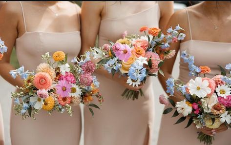 March Wedding Flowers, Wildflower Wedding Theme, Gorgeous Pics, Jasmine Wedding, Taupe Bridesmaid Dresses, Neutral Bridesmaid Dresses, Beachy Wedding, Colorful Wedding Flowers, Champagne Bridesmaid Dresses