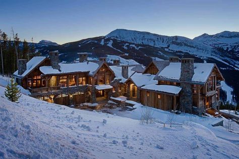 Handcrafted timber frame home with astonishing Rocky Mountain views Traditional Exterior Homes, Winter Homes, Yellowstone Club, Creative Building, Farmhouse Colonial Exterior, Farmhouse Colonial, Colonial Exterior, Bozeman Montana, Ski House