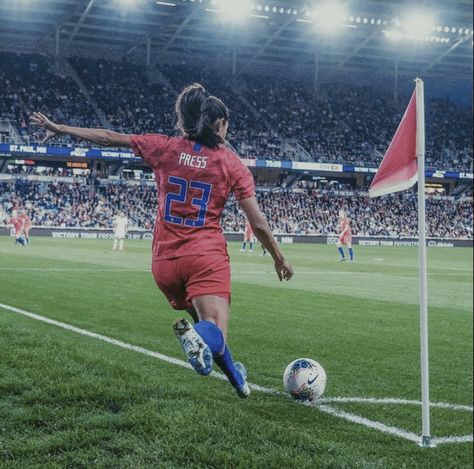 Uswnt Aesthetic, Soccer Quotes Girls, Us Women's National Soccer Team, Soccer Pics, Usa Soccer Team, Soccer Hair, Uswnt Soccer, Christen Press, Manchester United Soccer