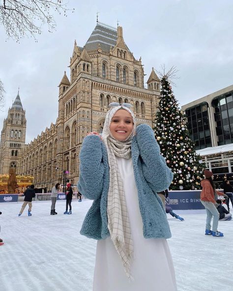 Alexandra Golovkova, Relax And Unwind, Hijab Styles, Hijab Fashion, Massage, Spa, Instagram