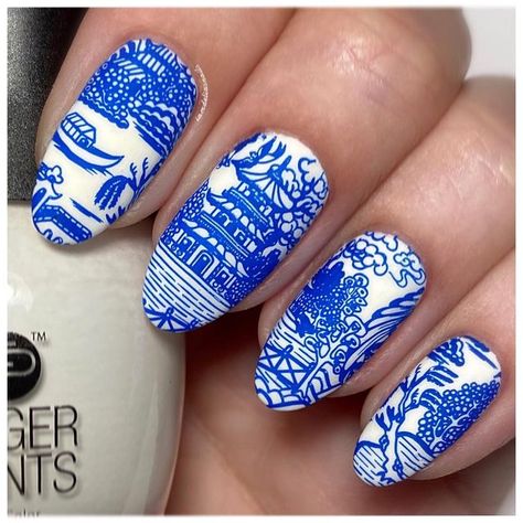 Delia on Instagram: "Hey guys! Today I’ve got a lovely Blue Willow pattern mani to share. When I saw this @hellomaniology #M252 plate it brought back memories of childhood eating on plates with this exact pattern! Now, ours were not real Blue Willow china, ours were melamine, lol, but I always enjoyed looking at the pictures on them. My white base is #fingerpaintspapermache and I stamped with #maniologyflotsam. Did you have any Blue Willow china growing up? #hellomaniology #maniology #bluewill Paisley Nail Art, Nail Stamping Designs, Blue Willow Pattern, Intricate Art, Styling A Buffet, Nail Stamping Plates, Willow Pattern, Ceramic Dinnerware, Pinky Promise