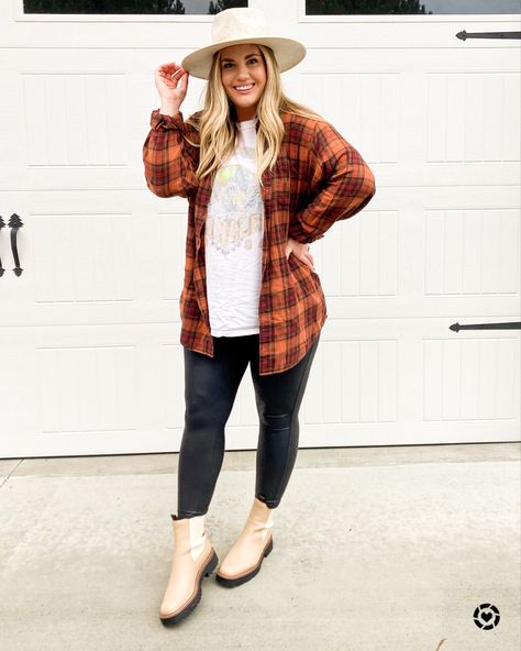 Plus Size Fall Outfit With Hat, Midsize Fashion Fall Casual, Womens Midsize Fashion, Plus Size Nashville Outfits Fall, Flannel Outfits Plus Size, Curvy Fall Outfits 2022, Outfits With Graphic Tees, Plus Size Fall Fashion 2022, Plus Size Flannel Outfits