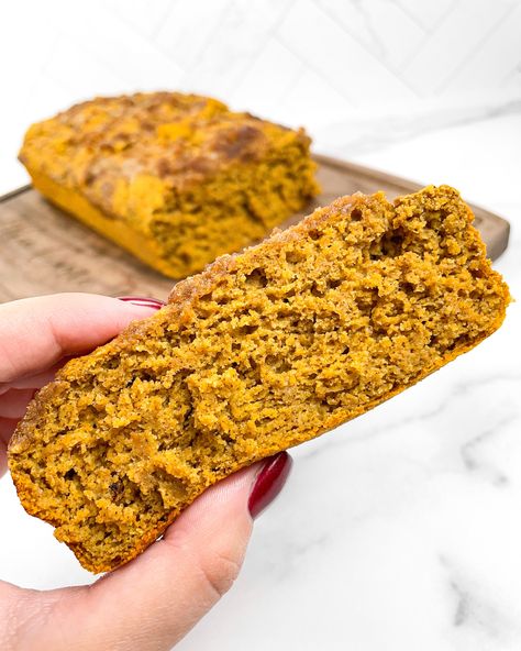 Protein Pumpkin Bread Protein Pumpkin Bread, Weight Watchers Cake, Diet Friendly Desserts, Pumpkin Protein Muffins, Squash Muffins, Weight Watchers Pumpkin, Pumpkin Protein, Liquid Egg Whites, Protein Bread