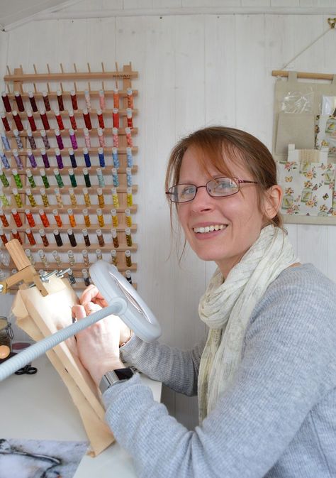 Meet Victoria Matthewson - the award-winning embroidery artist painting with a needle Creative Embroidery Designs, Buttons Crafts, Textile Art Embroidery, Kind People, Embroidery Book, Embroidery Patterns Vintage, Embroidery Shop, Thread Painting, Creative Embroidery