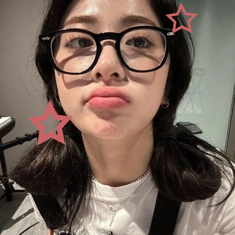 Yunjin Kim, Kpop Profiles, I Love Girls, Pretty Selfies, Kpop Girl Groups, New Yorker, K Idols, Kpop Idol, Korean Girl