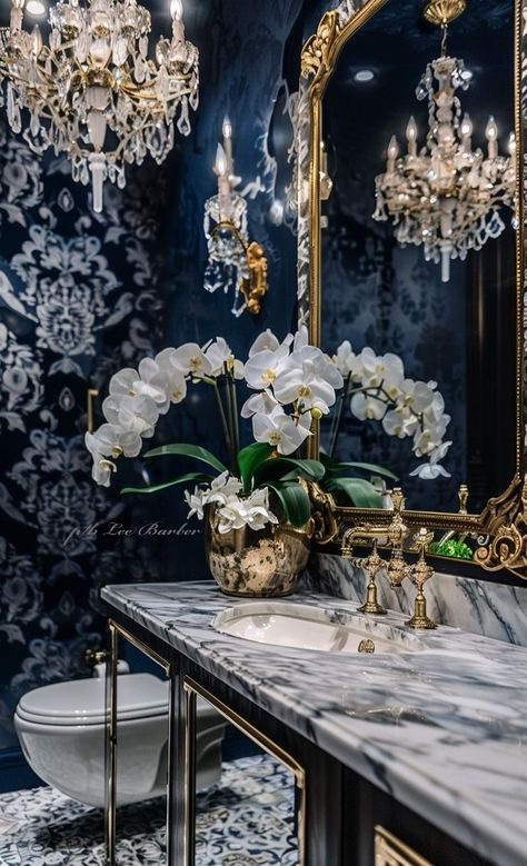 Elegant Bathroom Design Luxury Bath, Regal Bathroom, Luxury Powder Room Design, Vintage Bathroom Design, Vintage Glam Bathroom, Dramatic Powder Room, Baie Vintage, Bathroom With Marble, Luxury Powder Room