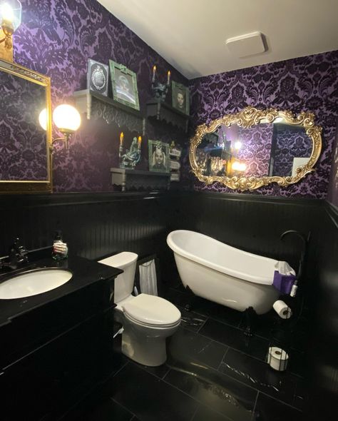 Loft Bathroom Ideas, Gothic Bathroom Ideas, Home Haunted House, Mansion Bathroom, Gothic Home Decor Ideas, Gothic Bathroom, Haunted House Decor, Cottagecore Living, Purple Bathrooms