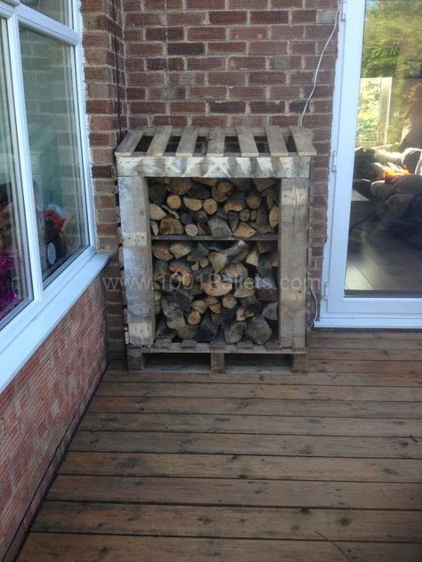 Log Shed Made Out Of Pallets Log Shed, Pallet Kids, Garden Huts, Pallet Barn, Pallet Playhouse, Workshop Shed, Pallet Shed, Firewood Shed, 1001 Pallets