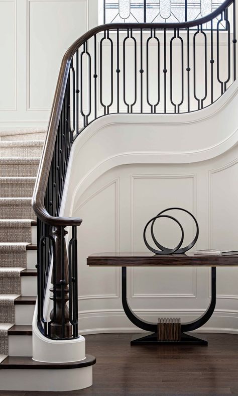 New Classic Stairs Design, Modern Classic Stairs Design, Outside Stairs Railing Ideas, Bilevel Staircase Ideas, French Iron Railing, Modern Classic Stairs, Staircase Design Luxury Classic, French Country Stair Railing Ideas, Staircase Design Classic