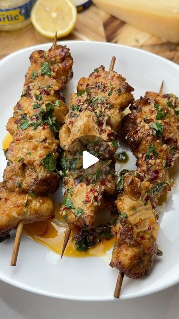 iRick Wiggins on Instagram: "Say “YUM” if you would eat these Garlic Parmesan Chicken Skewers 🔥🤤 How to make them: Bite size a chicken breast, toss with olive oil, salt, pepper, onion powder & paprika. Stick it on skewers. Brush with your sauce and put them in the air fryer at 400F for 12 mins. Pro tip: Turn the skewers and brush again halfway through cooking & one final time when done 🔥 For the sauce: Melt 4 tbsp butter & mix with 2 tbsp chopped fresh parsley, 2-3 tbsp grated Parmesan, 1 tsp minced garlic & red pepper flakes to taste. (Lemon juice is also a great addition) This recipe is super easy and sooo delicious 🤤" Garlic Parmesan Chicken Skewers, Parmesan Chicken Skewers, Irick Wiggins, Chicken Entrees, Garlic Parmesan Chicken, Parmesan Chicken, Chicken Skewers, Garlic Parmesan, Eating Recipes