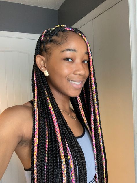 Knotless Braids With Pink Hair, Half Color Knotless Braids, Medium Knotless Braids Color Ideas, Colored Medium Knotless Braids, Box Braids Color Blend, Knotless Braid Colors Ideas, Ombre Peekaboo Braids, Green Skunk Stripe Knotless Braids, Knotless Braids With Pink Highlights