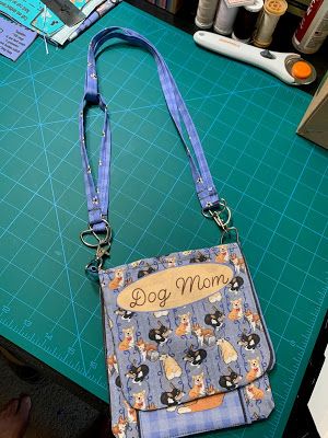 Dog Walking Bag Free Sewing Pattern, Diy Dog Walking Bag, Dog Walking Bag Pattern Free, Dog Treat Bags Diy, Project Craft Ideas, Diy Dog Bag, Country Dog, Dog Pouch, Shopping Bag Pattern