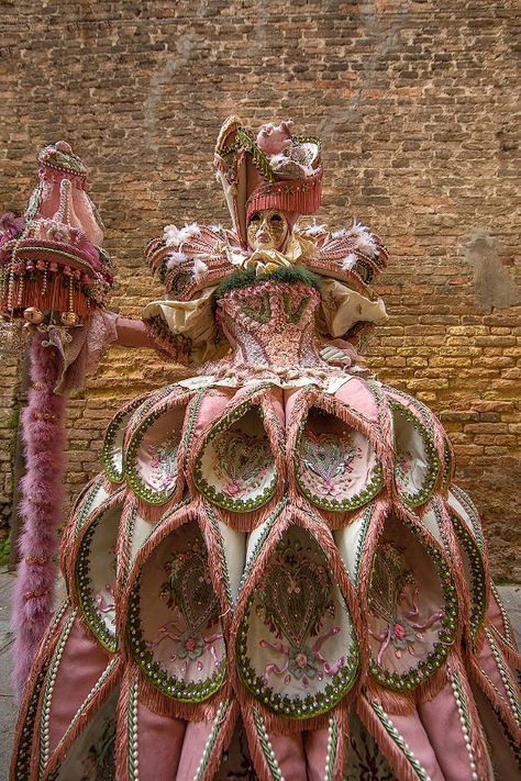 2023 Halloween Costumes, Venetian Costumes, Venice Carnival Costumes, Costume Carnaval, Costume Venitien, Venice Mask, Lizzie Hearts, Venetian Carnival Masks, Halloween Costumes For Women