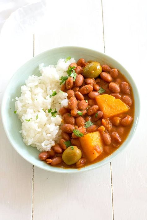 Puerto Rican Rice And Beans, Puerto Rican Rice, Habichuelas Guisadas, Sofrito Recipe, Rice And Beans Recipe, Puerto Rico Food, Boricua Recipes, Rice And Beans, Beans And Rice