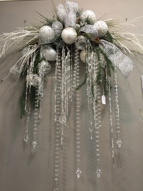 Home Plant Decor, Plant Decor Ideas, Diy Christmas Wreaths Ideas, Christmas Wreaths Ideas, Christmas Wreaths Diy Easy, Christmas Swag, Christmas Flower Arrangements, Diy Christmas Wreaths, Wreaths Ideas