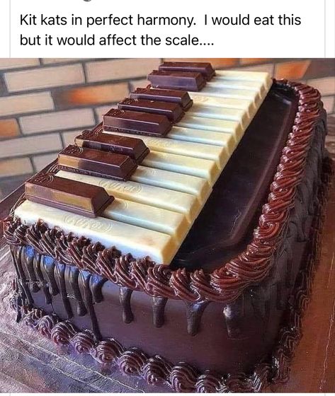 Creative, easy cake for piano lovers Bolo Musical, Music Themed Cakes, Piano Cakes, Kitkat Cake, Music Cakes, Music Cake, Anniversaire Harry Potter, Fancy Cakes, Buttercream Cake